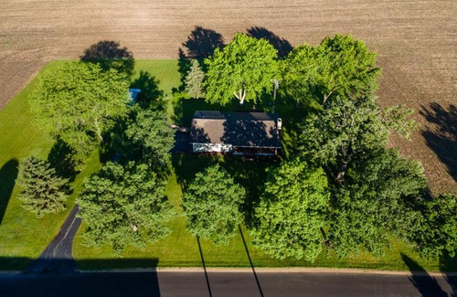 Lake Geneva House | Elkhorn 3 Bedroom 2 Bathroom Log Cabin Sleeps 8 - Lincoln Log Cabin