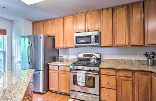 Elkridge House | Elkridge Townhome ~ 15 Mi to Dtwn Baltimore!