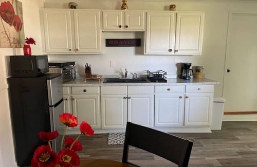Harkers Island Apartment | Ell's Room