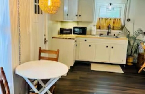 Bridgton House | Ell Suite walk to town beach