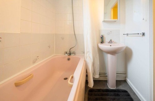Little Stoke Apartment | Ellan Hay by StayStaycations