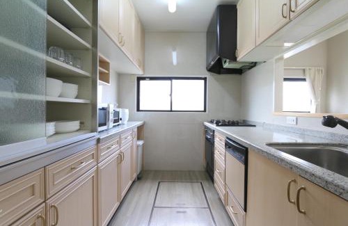 Shikitsuhigashi Apartment | ELLE Namba Villa