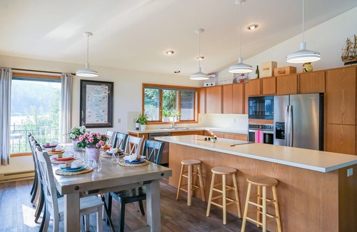 Coeur d'Alene House | Ellen's Escape in Rockford Bay/Lake CDA — no wake zone and family friendly.