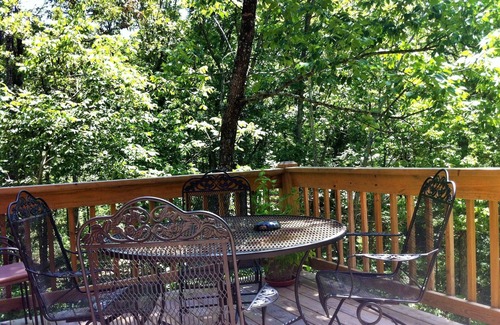 Steelville Cabin | Ellen's Log Cabin with Hot Tub ~ Located Minutes From The Upper Meramec River