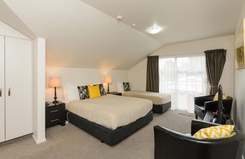 Blenheim Hotel | Ellena Court Motel