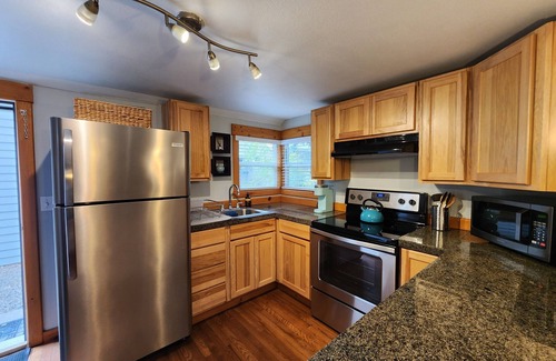 Ellensburg House | Ellensburg Cottage *2024 UPDATE
