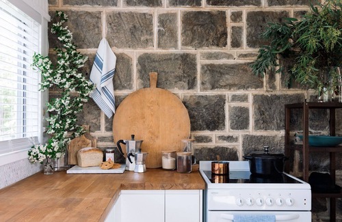 Baynton House | ELLERSLIE COTTAGE - FOR LOVERS AND DREAMERS