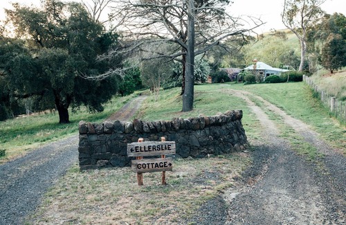 Baynton House | ELLERSLIE COTTAGE - FOR LOVERS AND DREAMERS