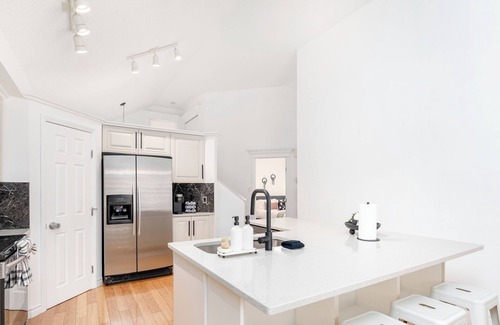 Ellerslie House | Ellerslie - Sleeps 6 - AC - Garage