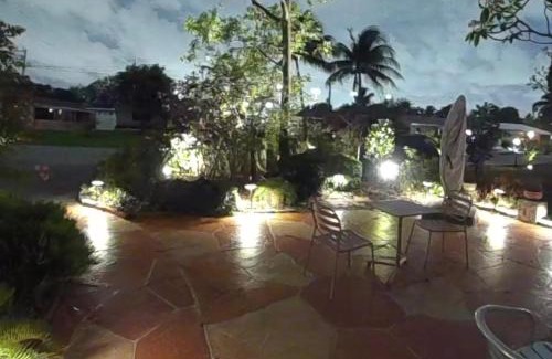 Oakland Park House | Elles King Room- Private Entrance