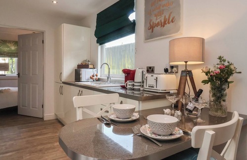 Hornsea Cottage | ELLESMERE COTTAGE, romantic, character holiday cottage in Hornsea