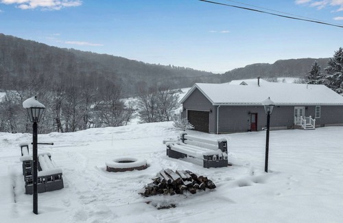 Salamanca Ski Chalet | Ellicottville Chalet 5 Mi to Village