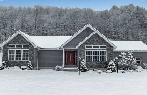 Salamanca Ski Chalet | Ellicottville Chalet 5 Mi to Village