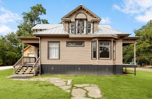 Seguin House | Ellie Marie House LITE