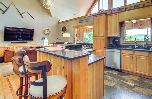 East Ellijay Cabin | Ellijay Cabin w/Hot Tub & Mountain Views