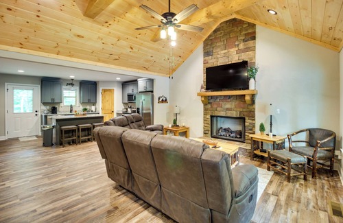 Ellijay House | Ellijay Retreat w/Access to Community Pools!
