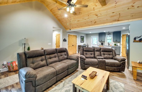 Ellijay House | Ellijay Retreat w/Access to Community Pools!