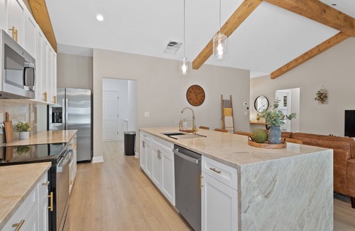 Ellijay House | Ellijay's Charm- Spacious, Hot Tub & Fire Pit!