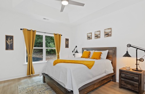 Ellijay House | Ellijay's Charm- Spacious, Hot Tub & Fire Pit!