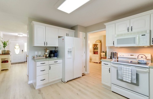 Ellijay House | Ellijay Vacation Home w/Hot Tub & Game Room!