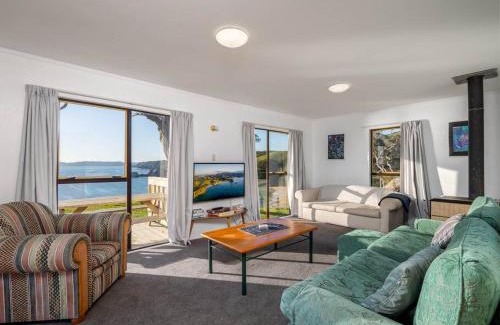 Rawhiti House | Elliot Bay - Hilltop Cottage