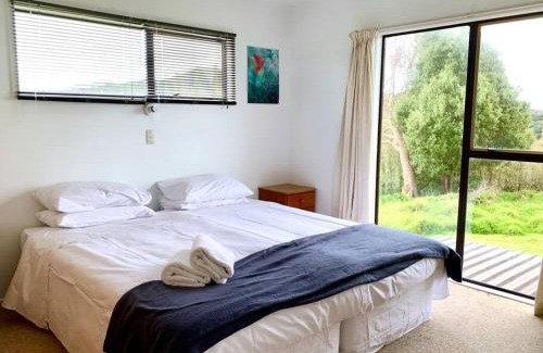 Rawhiti House | Elliot Bay - Hilltop Cottage