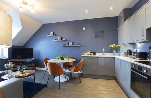 Gloucester Apartment | Elliot Oliver - Loft Style 2 Bedroom Apartment With Parking In The Docks