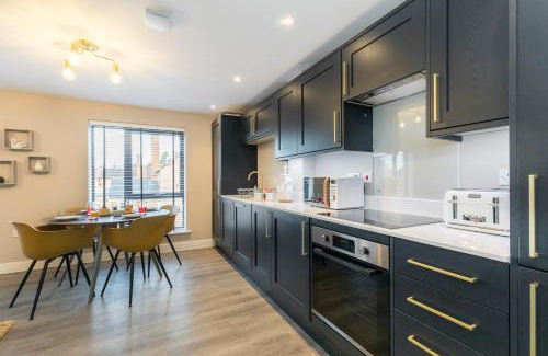 Gloucester Apartment | Elliot Oliver - Luxurious Two Bedroom Apartment With Parking