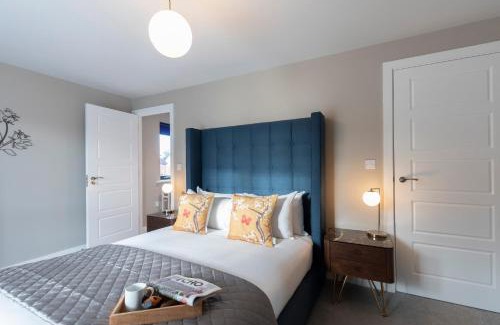 Gloucester Apartment | Elliot Oliver - Luxurious Two Bedroom Apartment With Parking