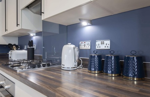 Cheltenham Apartment | Elliot Oliver - Luxury 3 Bedroom Town Centre Apartment With Parking