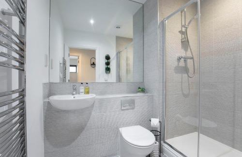 Gloucester Apartment | Elliot Oliver - Stylish 2 Bedroom Apartment With Parking In The Docks