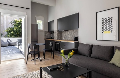 Petralona Apartment | Elliot Petralona, Athens