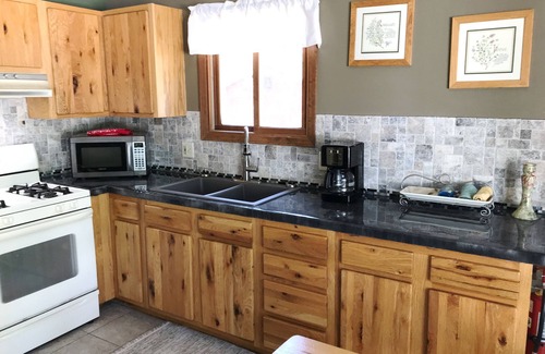 Grawn House | Ellis Lake Resort - Chalet - Interlochen/Traverse City