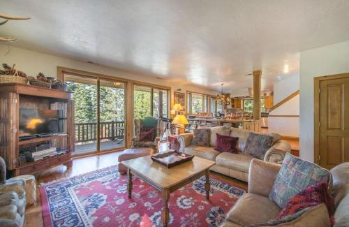 Tahoma House | Ellis Peak by AvantStay Beautiful McKinney Cabin w Filtered Lake Views