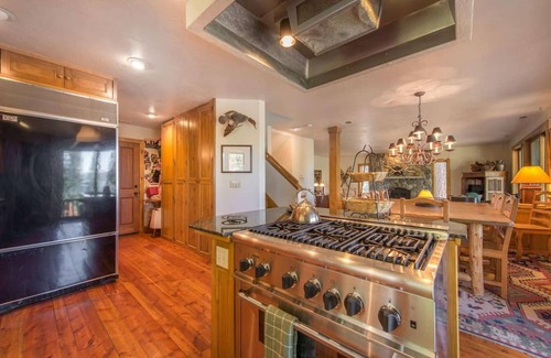 Chamberlands Cabin | Ellis Peak by AvantStay | Beautiful McKinney Cabin w/Filtered Lake Views