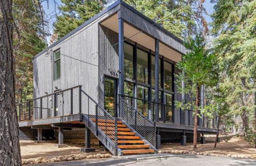 Tahoe Woods House | Ellis Peak Retreat - Hot Tub, Wood Fireplace, Close to Tahoe City & Dining