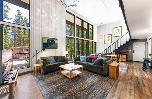 Tahoe Woods House | Ellis Peak Retreat - Hot Tub, Wood Fireplace, Close to Tahoe City & Dining