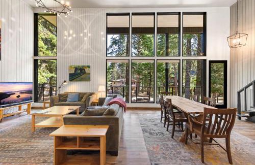 Tahoe Woods House | Ellis Peak Retreat - Hot Tub, Wood Fireplace, Close to Tahoe City & Dining