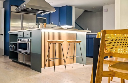 Old East Dallas House | Ellum House · Modern Oasis in Deep Ellum–Spacious Home Sleeps 14
