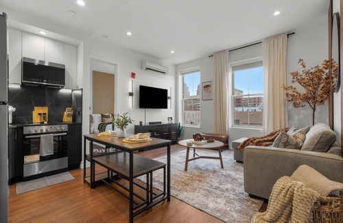 Mill River Apartment | “Elm City” Retreat Near Yale, Parking, Gym, Downtown, Wooster Sq & Union Station