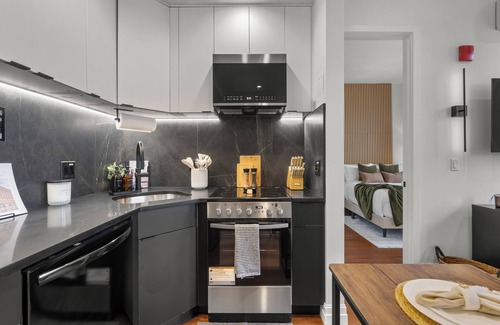 Mill River Apartment | “Elm City” Retreat Near Yale, Parking, Gym, Downtown, Wooster Sq & Union Station