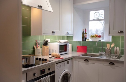 Gorebridge Cottage | Elm Cottage - a charming traditional stone cottage with 2 bedrooms on Arniston Estate