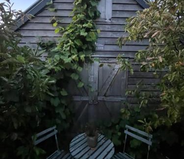 Oatlands Bed & Breakfast | Elm Cottage Barn