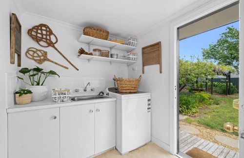 Benalla West House | Elm Cottage - Character in Benalla
