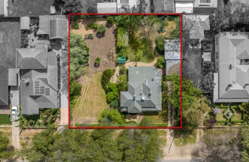 Benalla West House | Elm Cottage - Character in Benalla