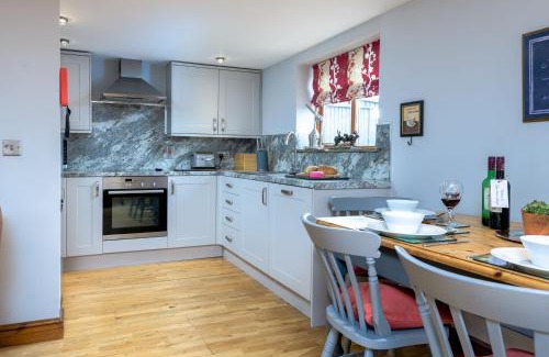 Frampton House | Elm Cottage