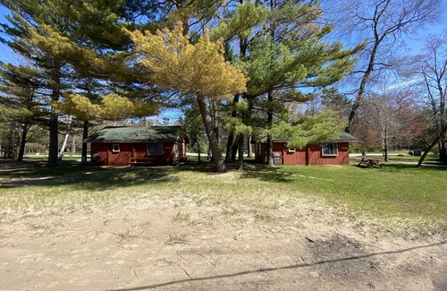 Tawas City Cottage | (Elm) Cozy Lakeside 2 Bed 2 Bath Cottage - Pets OK