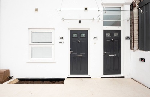 Reading Apartment | Elm House - 1-Bed, 1-Bath with Private Terrace