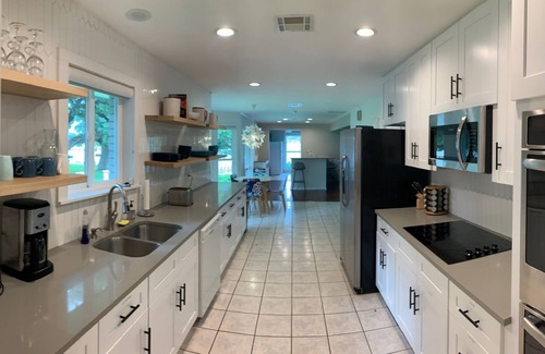Kingsland House | Elm Lodge - Lake House w/Pool, Dock, 100' Lake Front, Large Yard w/Great Views