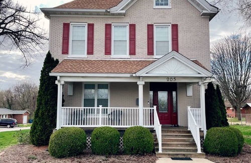 Alton House | Elm Street Escape- Easy Access to Alton & STL